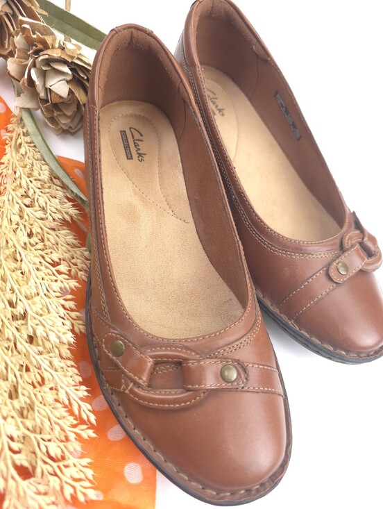 Clarks Shoes - Clarks Women's Tan Leather Slip-On Flats 9.5m